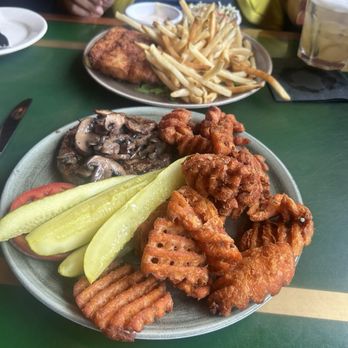Martin's Tavern - Tavern Burger without the bun - Breakfast & Brunch Near Me - Washington, DC, District of Columbia