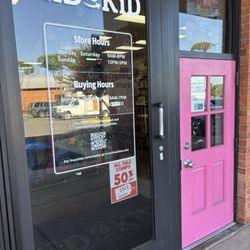 Kid To Kid-Centreville - Cute pink kid door