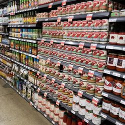 MOM's Organic Market