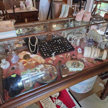 Gull Cottage Antiques - Antiques Near Me - Applegate, Michigan Gull Cottage Antiques - Antiques Near Me - Applegate, Michigan