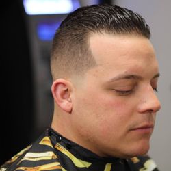 Silvano's Barbershop - Low Skin Fade