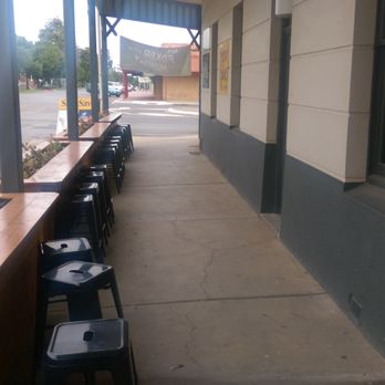 Minlaton Hotel/Motel - Porch - Hotels Near Me - Minlaton, SA