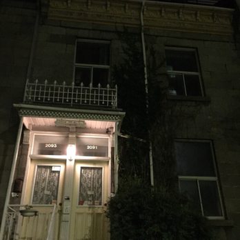 Alacoque Bed & Breakfast Revolution - Front of property at night - Bed & Breakfast Near Me - Montreal, Quebec Alacoque Bed & Breakfast Revolution - Front of property at night - Bed & Breakfast Near Me - Montreal, Quebec
