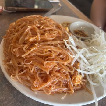 Erawan Thai Restaurant - Chicken Pad Thai - Thai Near Me - Syracuse, New York Erawan Thai Restaurant - Chicken Pad Thai - Thai Near Me - Syracuse, New York