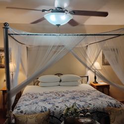Cabernet House, an Old World Inn - Our bed for the night
