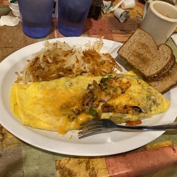 Hen house cafe - Hen House Omelet with ham and bacon - Breakfast & Brunch Near Me - Pueblo West, Colorado