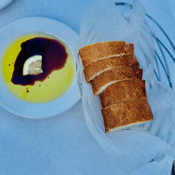 Mezzo Bistro Italiano - complimentary bread with oil, balsamic, lemon - Italian Near Me - Las Vegas, Nevada