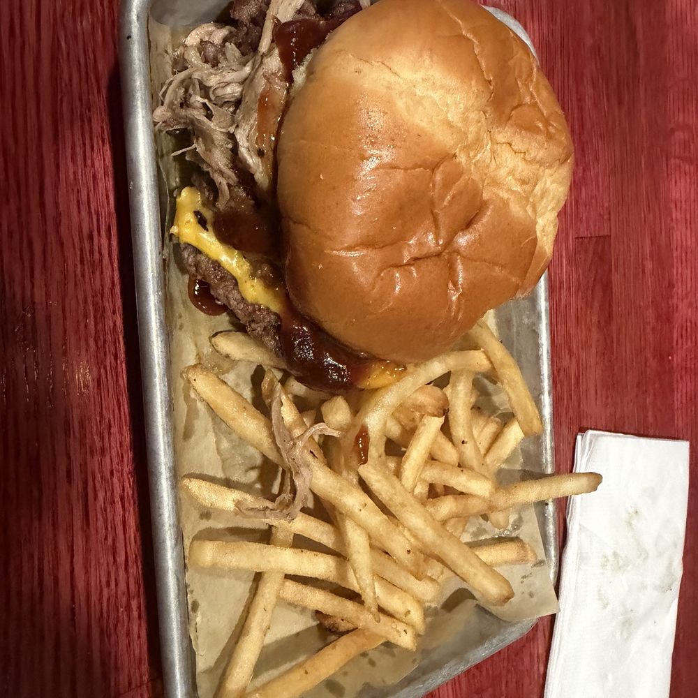 Barren Fork Brew - Pulled Pork Smash Burger - American Near Me - McMinnville, Tennessee Barren Fork Brew - Pulled Pork Smash Burger - American Near Me - McMinnville, Tennessee