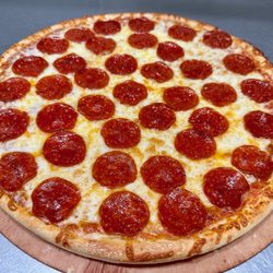 La Nuova Pizzeria - Pepperoni and cheese pizza