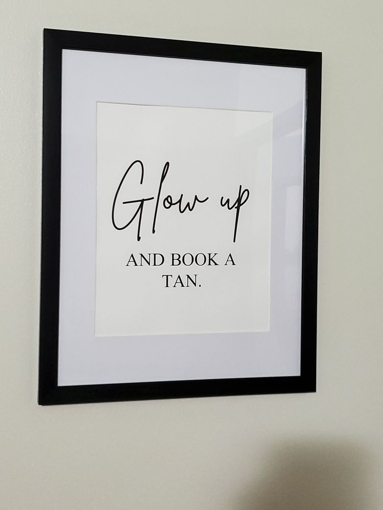 Sun Room Tanning Logo