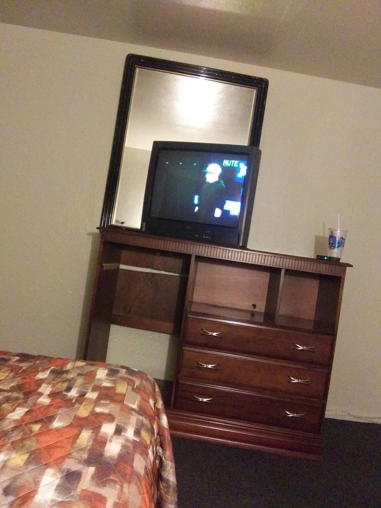 BRAMBLE TREE INN Updated October 2024 115 E 8th St, Pueblo