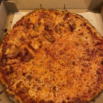 South Town Apizza - Large Cheese, Half Bacon. Best Apizza Around (Rating 9.4) - Pizza Near Me - Plantsville, Connecticut South Town Apizza - Large Cheese, Half Bacon. Best Apizza Around (Rating 9.4) - Pizza Near Me - Plantsville, Connecticut