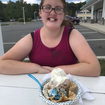 Frisbie's Dairy Barn - Ice Cream & Frozen Yogurt Near Me - New Britain, Connecticut