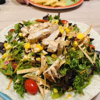 Dos Coyotes Border Cafe - Yucatán chicken salad - Mexican Near Me - Lincoln, California