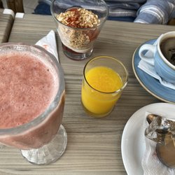 Tavelli - Jugo natural, yogurt and granola breakfast with orange juice and coffee