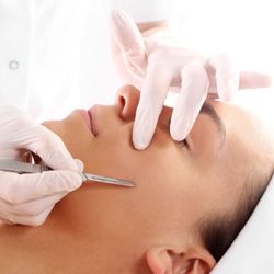 Unique U Spa - Dermaplaning