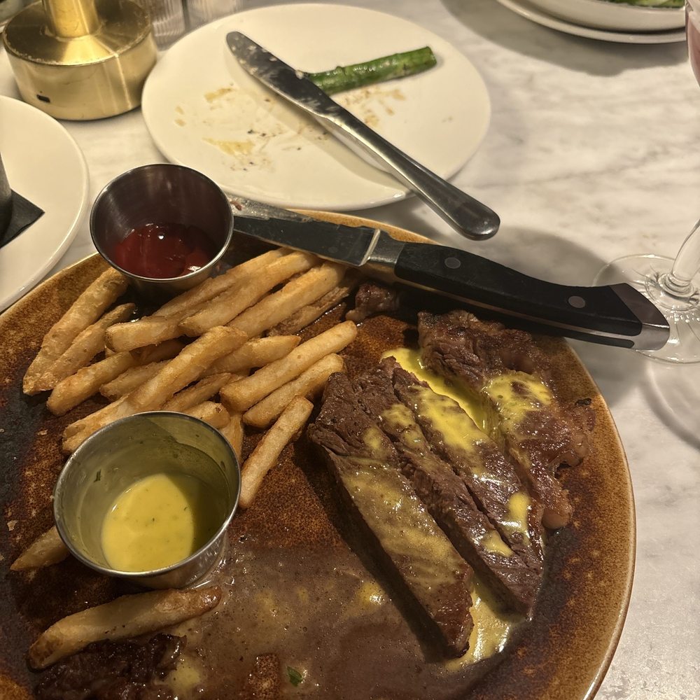 steak au poivre and frites.