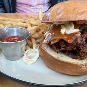 Toast Kitchen & Bakery - Chicken sandwich - Breakfast & Brunch Near Me - Tustin, California