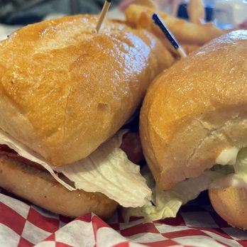 Poor Richard's Sandwich Shop - Sandwiches Near Me - Manteo, North Carolina