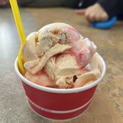 Fruity Culture - Single scoop Strawberry Cheesecake