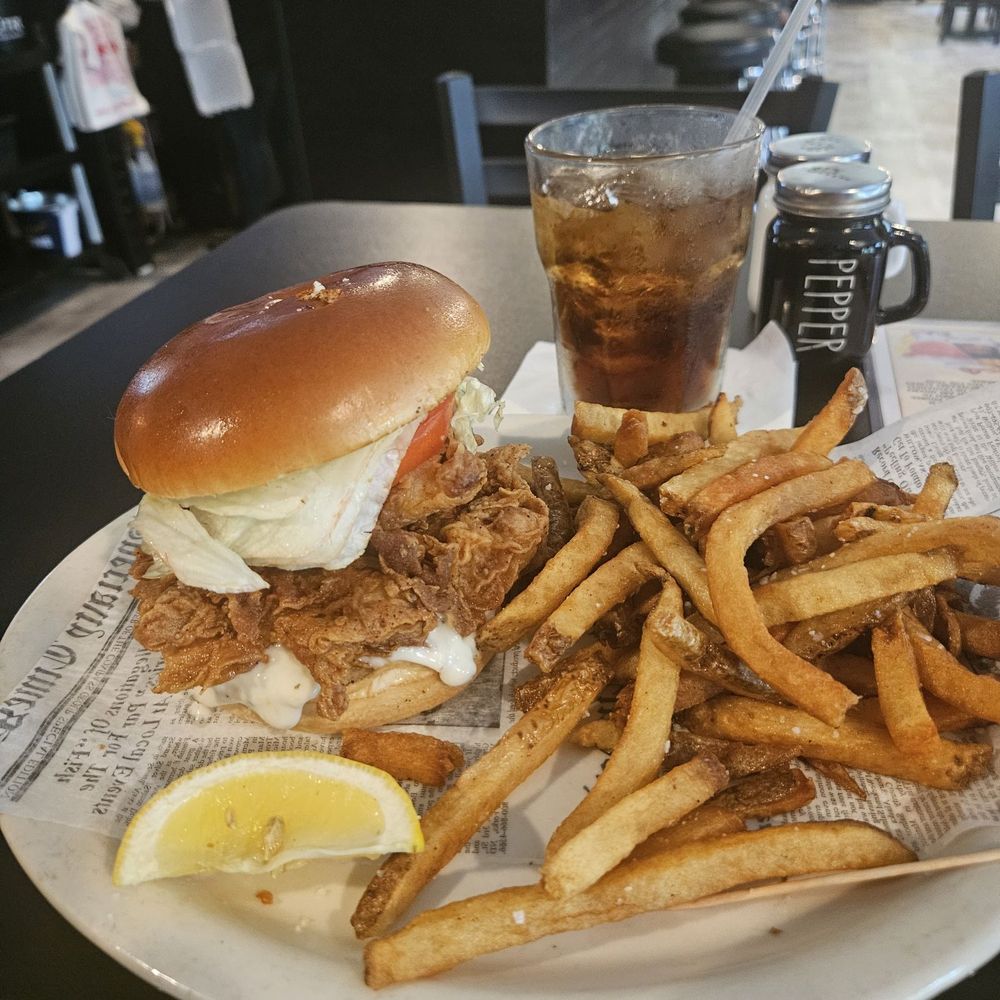 Hudson Grill - Grouper Sandwhich - American Near Me - Hudson, Florida Hudson Grill - Grouper Sandwhich - American Near Me - Hudson, Florida