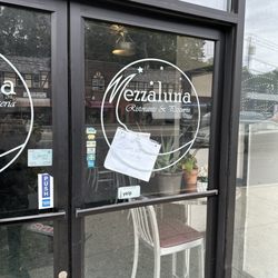 Mezzaluna Pizzeria & Restaurant - Randomly Closed