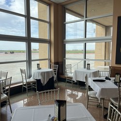 New Orleans Lakefront Airport - The restaurant