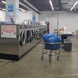 So clean and organized. New favorite laundromat! So clean and organized. New favorite laundromat!