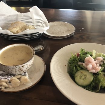 Tidal Raves - Best clam chowder!  The house salad with bay shrimp and balsamic dressing was great!  Complimentary warm bread and butter is so good - New American Near Me - Depoe Bay, Oregon