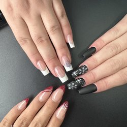 Queen Nails & Beauty - Christmas nails!