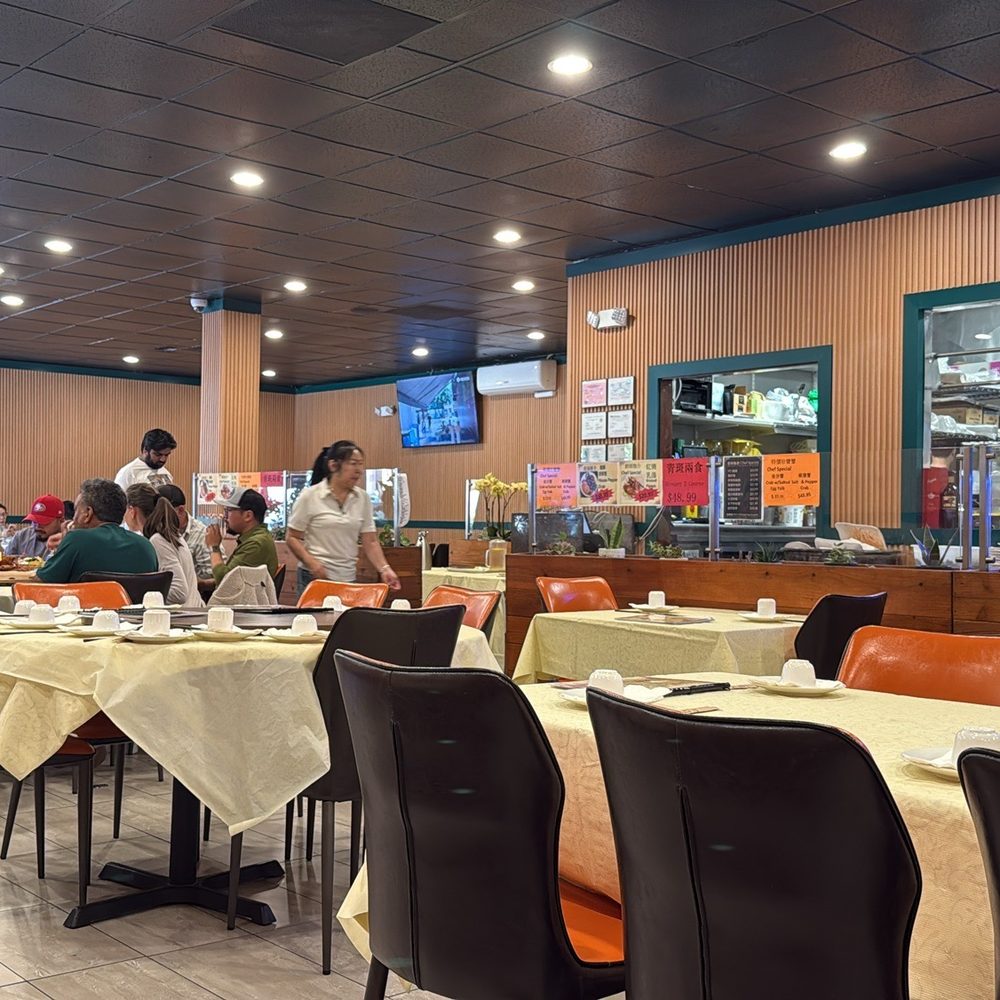 Kirin Chinese Fusion - Interior of restaurant - Dim Sum Near Me - Mountain View, California