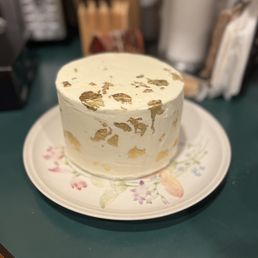 Pistachio cake with buttercream Pistachio cake with buttercream