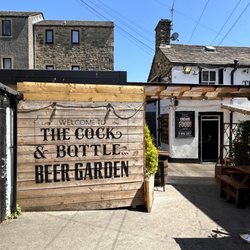 Cock & Bottle - Lovely outdoor area