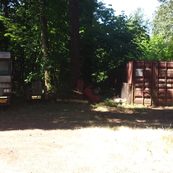 Cascade Locks / Portland East KOA - The lovely view of the 70's era motor home and sea container - Campgrounds Near Me - Cascade Locks, Oregon