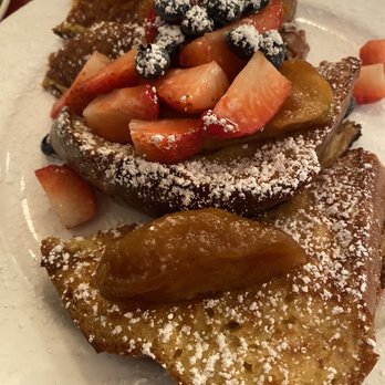 CAFÉ LULUc - Brioche French Toast with Apple Compote - French Near Me - Brooklyn, New York CAFÉ LULUc - Brioche French Toast with Apple Compote - French Near Me - Brooklyn, New York
