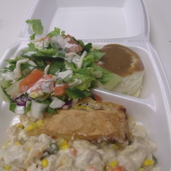 Newhaus Express - Chix Pot Pie special. They ran out of one of the sides so gave me a side salad. - Fast Food Near Me - Dallas, Texas