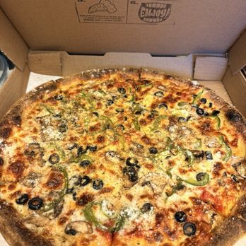 Fat Lip Pizza & Beer - Veggie Pizza (pan) mushroom/Olives/green peppers - Pizza Near Me - Corona, California Fat Lip Pizza & Beer - Veggie Pizza (pan) mushroom/Olives/green peppers - Pizza Near Me - Corona, California