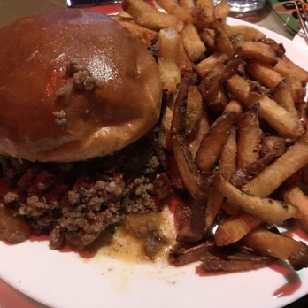 Spruce - Sloppy joe and frites - American Near Me - Port Angeles, Washington