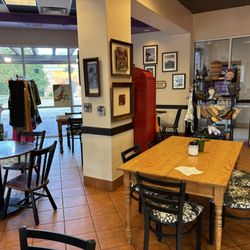 Momo's Cafe - Dining area