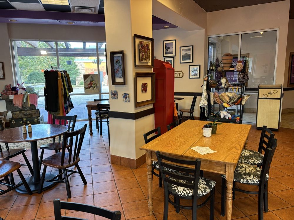 Momo's Cafe