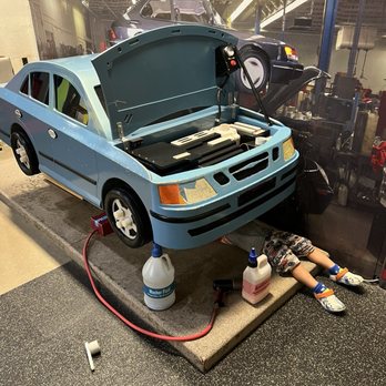 Hawaii Children's Discovery Center - Simulating fixing a car (mechanic). - Venues & Event Spaces Near Me - Honolulu, Hawaii