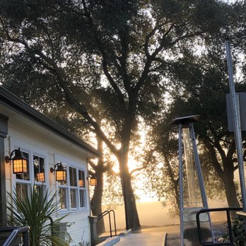 Geyserville Inn - Sunrise and it's 40° out - Hotels Near Me - Geyserville, California Geyserville Inn - Sunrise and it's 40° out - Hotels Near Me - Geyserville, California