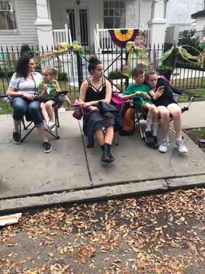 Henry's Uptown Bar by null