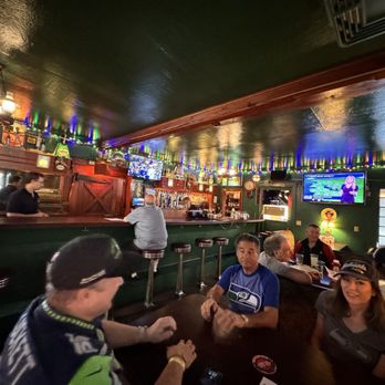 Roanoke Inn - Pubs Near Me - Mercer Island, Washington