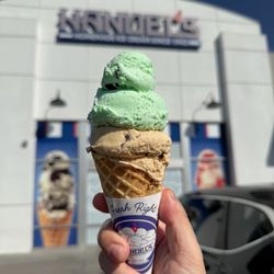 Handel's Homemade Ice Cream - Mint chocolate chip + coffee chocolate chip