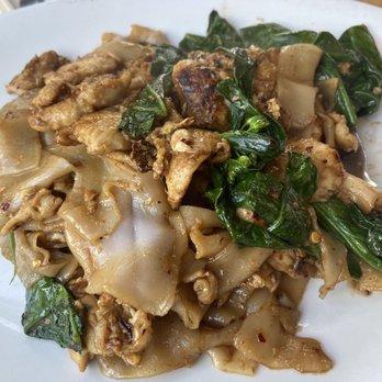 Racha Thai & Asian Kitchen - Pad 421. Pud See Ew Noodle with chicken - Thai Near Me - Seattle, Washington Racha Thai & Asian Kitchen - Pad 421. Pud See Ew Noodle with chicken - Thai Near Me - Seattle, Washington