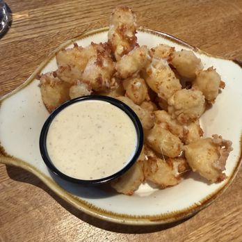 Ike & Oak Brewing Co - Cheese Curds - Brewpubs Near Me - Woodridge, Illinois
