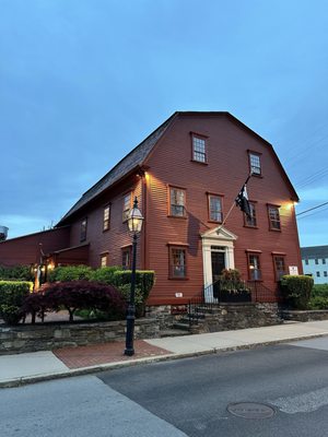 White Horse Tavern by null