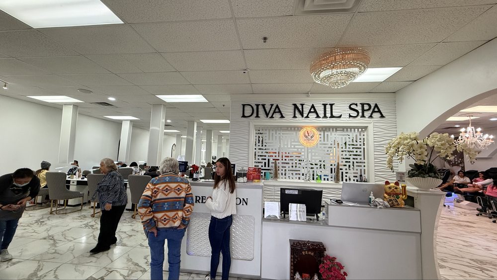 Diva Nail Spa Logo
