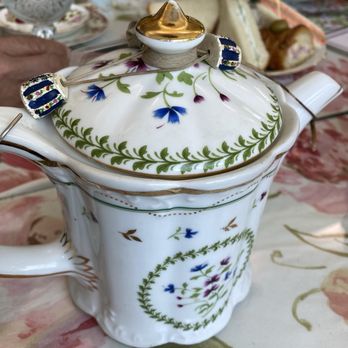 The Teapot on Wheels - Cute teapot - American Near Me - Gold Hill, Oregon